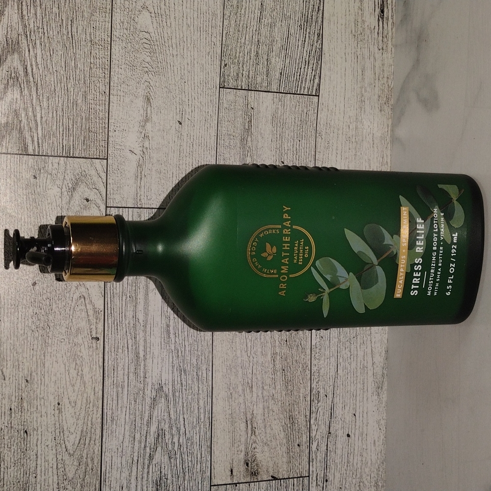 Bath & Body Works Aromatherapy Stress Relief Eucalyptus + Spearmint Body Lotion